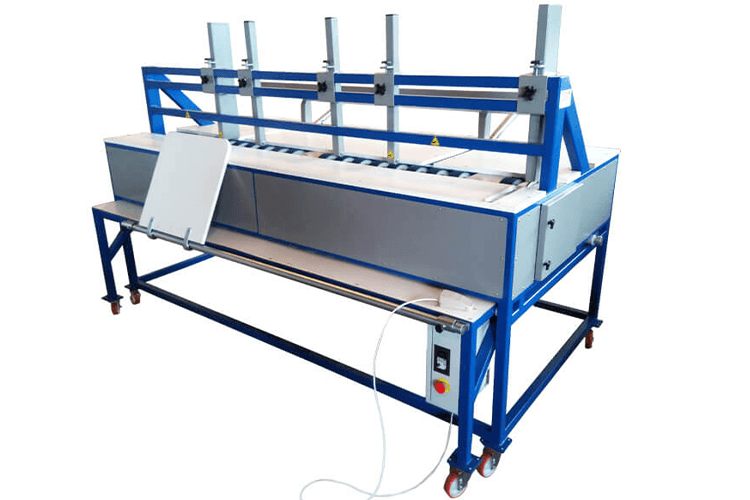 Gluing machine for corrugated boxes